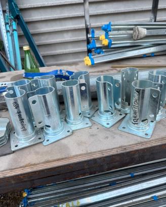 Supporti zincati per pali portapali e collari