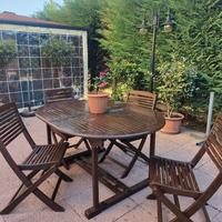 Tavolo da esterno allungabile in legno con 4 sedie