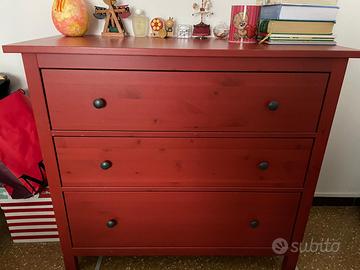 Cassettiera comò Ikea Hemnes rossa