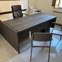 Scrivania ufficio, libreria, sedie, poltrona