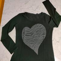 T-shirt nera cuore 