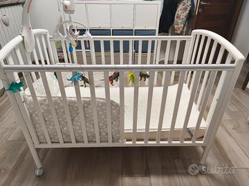 Lettino per neonato con materasso e accessori