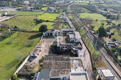 Complesso immobiliare - Cisternino