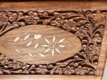 Scatola in legno intarsiata