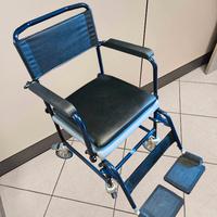 Sedia comoda con wc, con rotelle