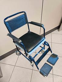 Sedia comoda con wc, con rotelle