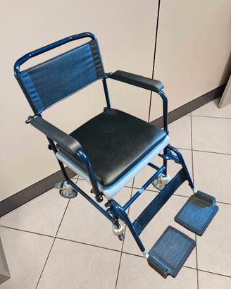 Sedia comoda con wc, con rotelle