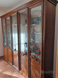 Armadio libreria con cristalliera in legno
