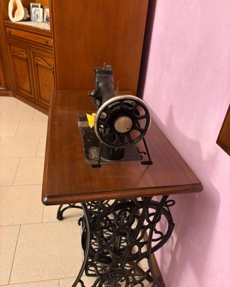 Macchina da cucire Singer originale a pedale