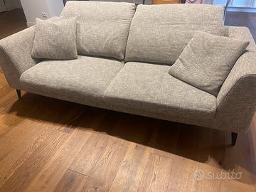 Divano poltrone e sofà pari al nuovo