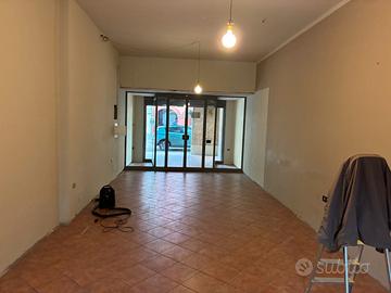 Locale in piazza a Crevalcore 2 bagni