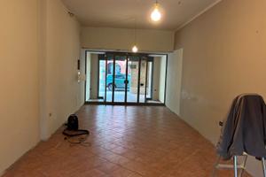 Locale in piazza a Crevalcore 2 bagni