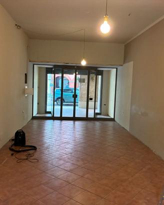 Locale in piazza a Crevalcore 2 bagni