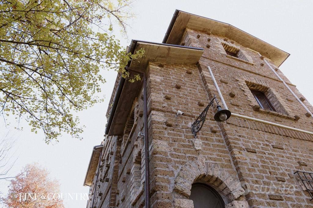Rustico / Casale di 600 m² con più di 5 locali a S - Vista 5