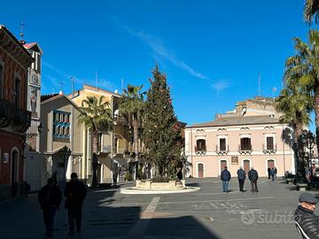 Palagonia locale commerciale in piazza