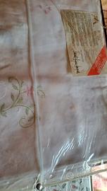 copriletto e tovaglia corredo ricamati a mano 