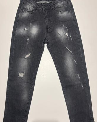 Jeans nero strappato revise