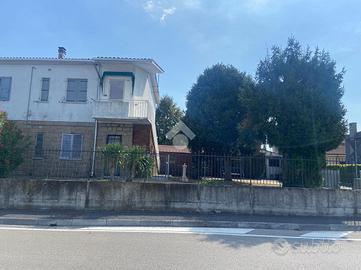 Porzione di casa a schiera al primo piano