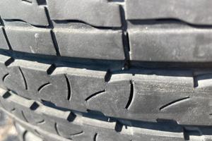Gomme 215 75R 16c furgone