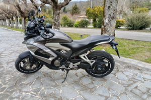Crossrunner vfr x edizione limitata