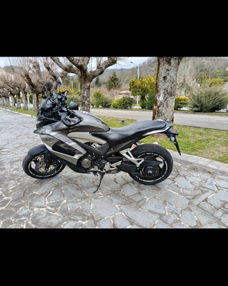 Crossrunner vfr x edizione limitata