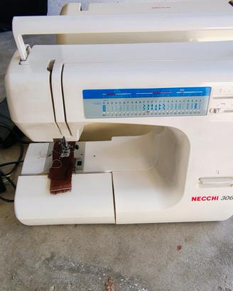 Macchina da cucire Necchi 306 con accessori
