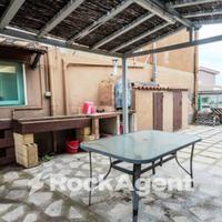 APPARTAMENTO SU DUE LIVELLI CON GIARDINO PRIVATO