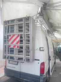 Camion commerciale per vestiti e indumenti