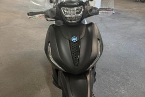 BEVERLY 300 DEEP BLACK ABS - ASR
