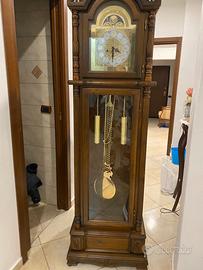 Orologio a pendolo antico