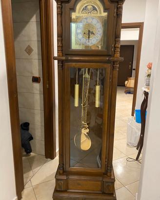 Orologio a pendolo antico