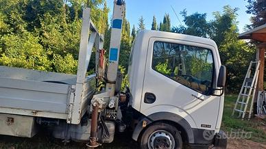 Autocarro camion Nissan Cabstar 35 ql con Gru