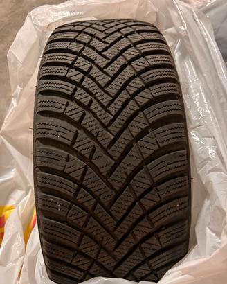 4 Pneumatici invernali perfetti Hankook 205 45 R17