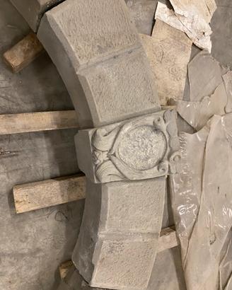 Antico portale in pietra