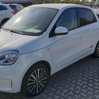 Renault Twingo elettrica con dashcam