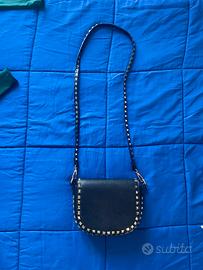 Borsa a tracolla Primadonna nera con borchie