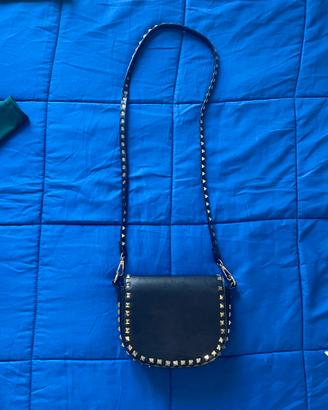 Borsa a tracolla Primadonna nera con borchie