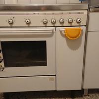 Cucina a gas 5 fuochi + forno a gas SMEG