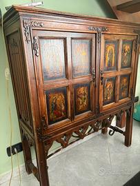 Mobile antico in legno