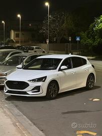 Ford Focus 1.0 st line 125 cv
