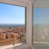 Appartamento nuovo panoramico vicino Piazza Grande