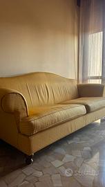 Divano vintage color senape