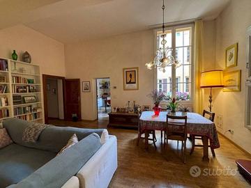 Appartamento di 200 m² con più di 5 locali a Bolog