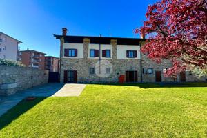 CASA DI CORTE A GRUMELLO DEL MONTE