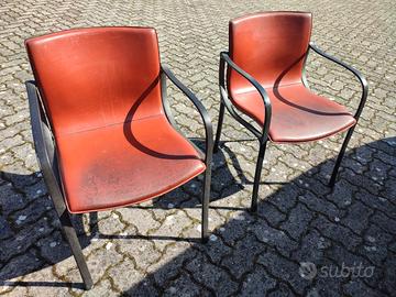 Poltrone in pelle con struttura in metallo