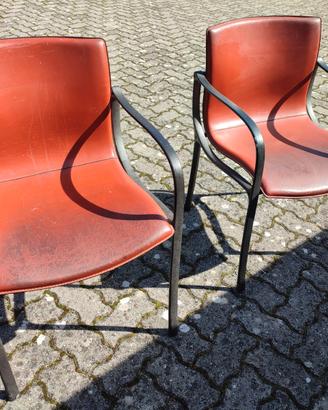 Poltrone in pelle con struttura in metallo