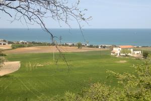 Terreno panoramico con porzione di fabbricato
