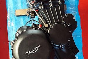 motore triumph 3 cilindri carburatore speed legend