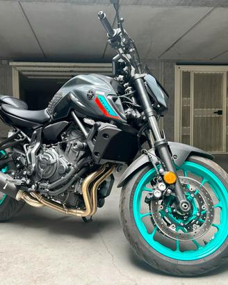 MOTO YAMAHA MTO7