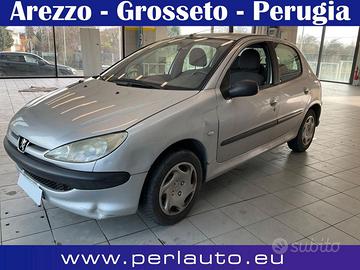PEUGEOT 206 1.1 5p. Lee
